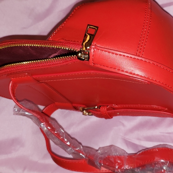 RED CAP PURSE - Picture 4 of 5